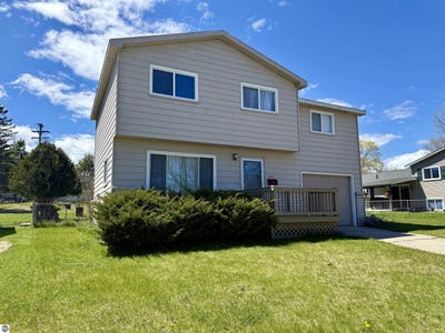 /international/us/411-ottawa-drive-oscoda-mi-110108172559/