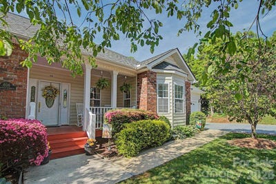/international/us/606-carriage-commons-drive-hendersonville-nc-110108451801/