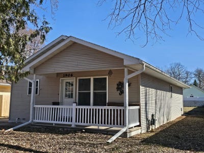 /international/us/1906-mitchell-street-oshkosh-wi-110106621435/