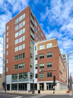 /international/us/301-n-neil-street-champaign-il-110106471310/