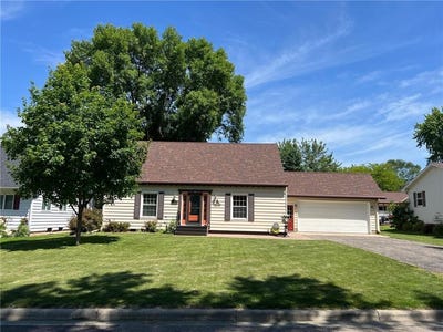 /international/us/1010-oakwood-avenue-benson-mn-110100802604/