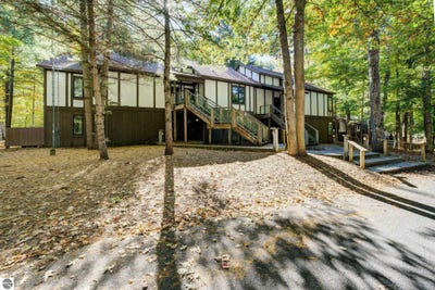 /international/us/6497-deer-path-bellaire-mi-110108168098/