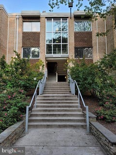 /international/us/8002-chanute-place-falls-church-va-110102827661/