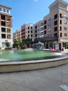 /international/us/2406-branson-landing-boulevard-branson-mo-110109217739/
