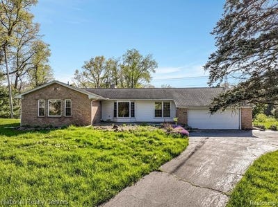 /international/us/333-eager-road-howell-mi-110108298384/