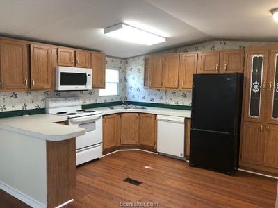 /international/us/302-n-burnet-street-n-bremond-tx-110106490935/