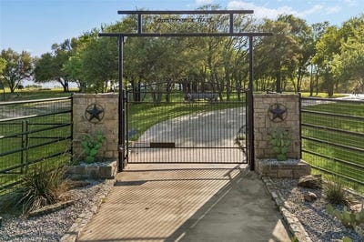 /international/us/700-temple-hall-highway-granbury-tx-110107083769/