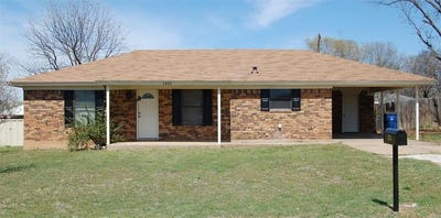 /international/us/1325-2nd-street-graham-tx-110106703125/