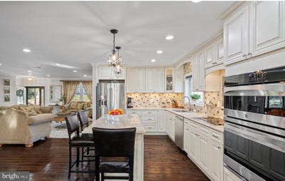 /international/us/11611-vale-road-oakton-va-110107544471/
