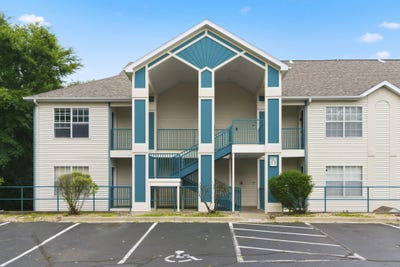 /international/us/120-spring-creek-court-branson-mo-110108545791/