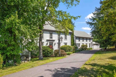 /international/us/14-curtis-road-gilford-nh-110098256821/