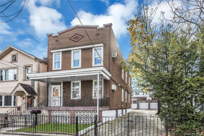 /international/us/61-22-56th-drive-maspeth-ny-110103653313/