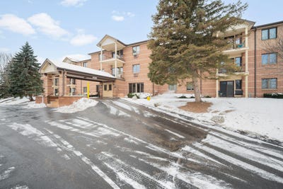 /international/us/530-n-silverbrook-dr-west-bend-wi-110105383212/