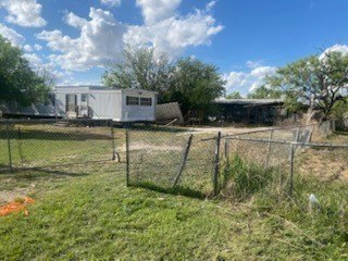 /international/us/105-concho-street-tye-tx-110107241337/