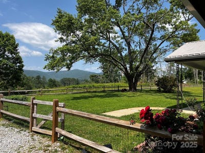 /international/us/1649-carters-ridge-road-spruce-pine-nc-110100247842/
