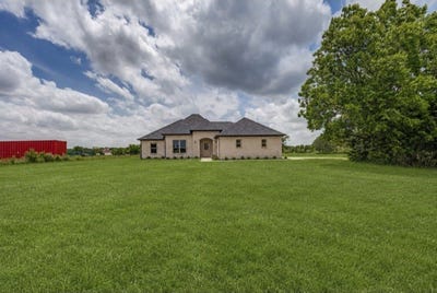 /international/us/3712-county-road-1102-celeste-tx-110108500898/