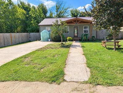 /international/us/826-oakland-park-drive-livingston-tn-110119947908/
