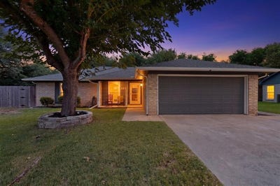 /international/us/424-ferenz-avenue-crowley-tx-110108252693/