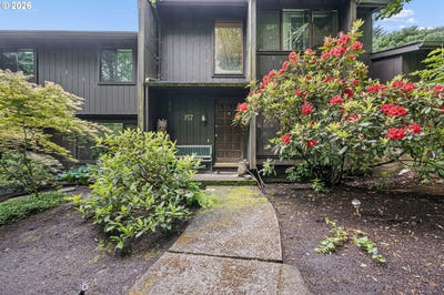 /international/us/157-westbrook-way-eugene-or-110108379200/