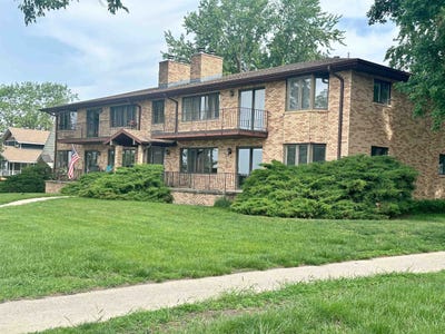 /international/us/209-e-lakeshore-drive-storm-lake-ia-110108341649/