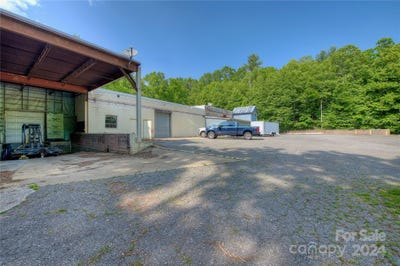 /international/us/350-henredon-road-spruce-pine-nc-110085099940/