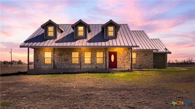 /international/us/4355-se-river-road-martindale-tx-110106588758/