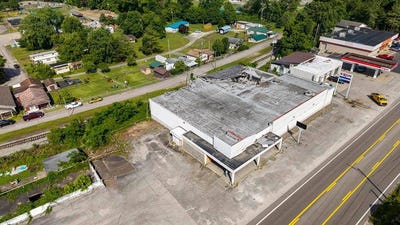 /international/us/5548-east-dupont-avenue-cedar-grove-wv-110108886758/