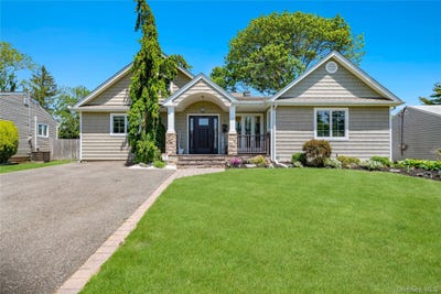 /international/us/8-melony-avenue-plainview-ny-110108339410/