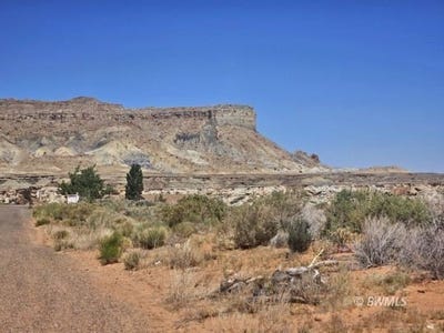 /international/us/1200-e-american-way-big-water-ut-110104923340/