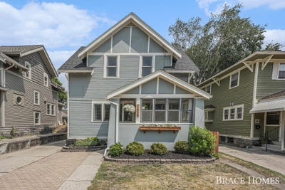 /international/us/1035-fountain-street-ne-grand-rapids-mi-110100821137/