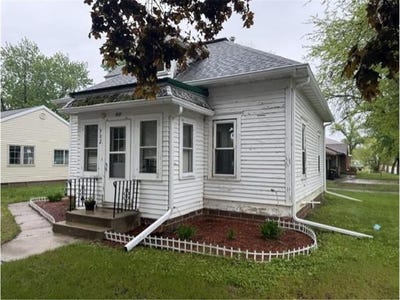 /international/us/702-3rd-avenue-mountain-lake-mn-110108386456/