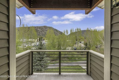 /international/us/1325-s-highway-89-jackson-wy-110099700065/
