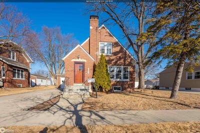 /international/us/1012-1st-ave-s-clear-lake-ia-110097081920/?lang=en