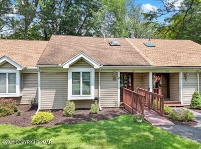 /international/us/63-village-drive-stroudsburg-pa-110101009564/