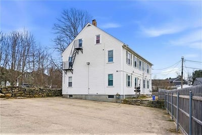 /international/us/513-washington-street-coventry-ri-110106589033/