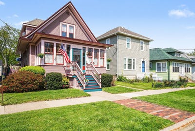 /international/us/1019-pearl-street-st-joseph-mi-110107811208/