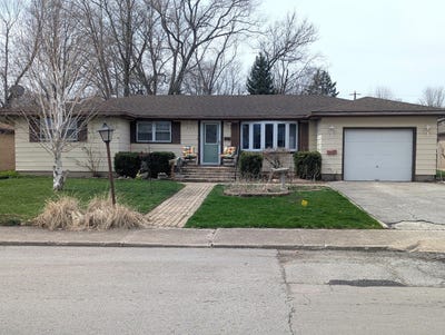 /international/us/209-hickory-lane-momence-il-110107076654/