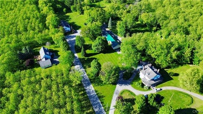 /international/us/440-tower-street-waterville-ny-110108695402/
