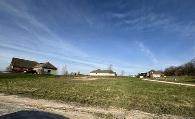 /international/us/7633-hidden-creek-lane-roscoe-il-110091450936/