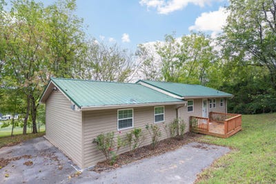 /international/us/1599-benton-station-road-benton-tn-110102942145/