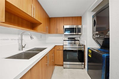 /international/us/10090-nw-80th-ct-hialeah-gardens-fl-110108480447/