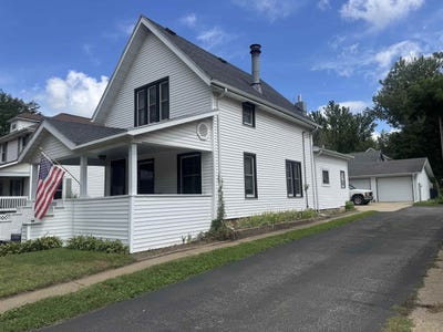 /international/us/679-n-central-avenue-richland-center-wi-110110047687/