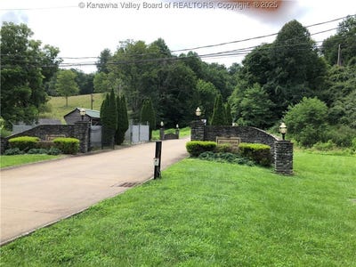 /international/us/15-delaware-drive-hurricane-wv-110102310675/