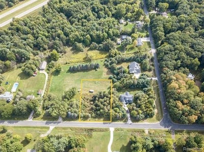 /international/us/2140-n-5-mile-road-lincoln-twp-mi-110110198133/