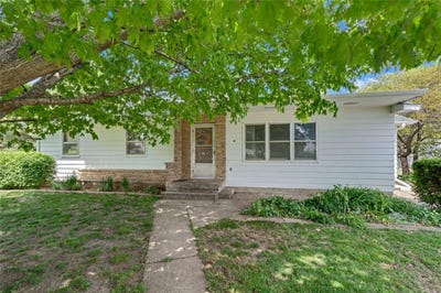 /international/us/1740-utopia-avenue-yale-ia-110108169693/