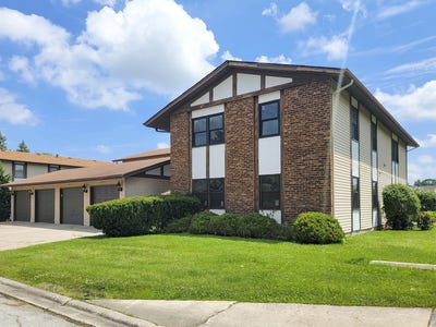/international/us/19215-elm-drive-country-club-hills-il-110109137125/