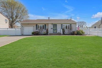 /international/us/1011-carll-drive-bay-shore-ny-110098984346/