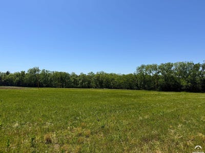 /international/us/1150-se-stanley-road-tecumseh-ks-110104237682/