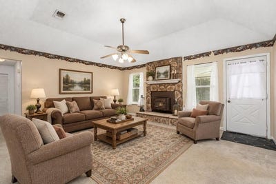 /international/us/133-oak-hollow-street-huntington-tx-110119910056/