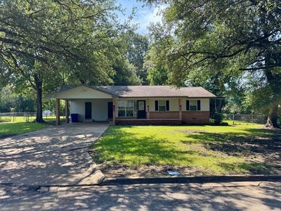/international/us/605-parkway-street-crockett-tx-110101399549/